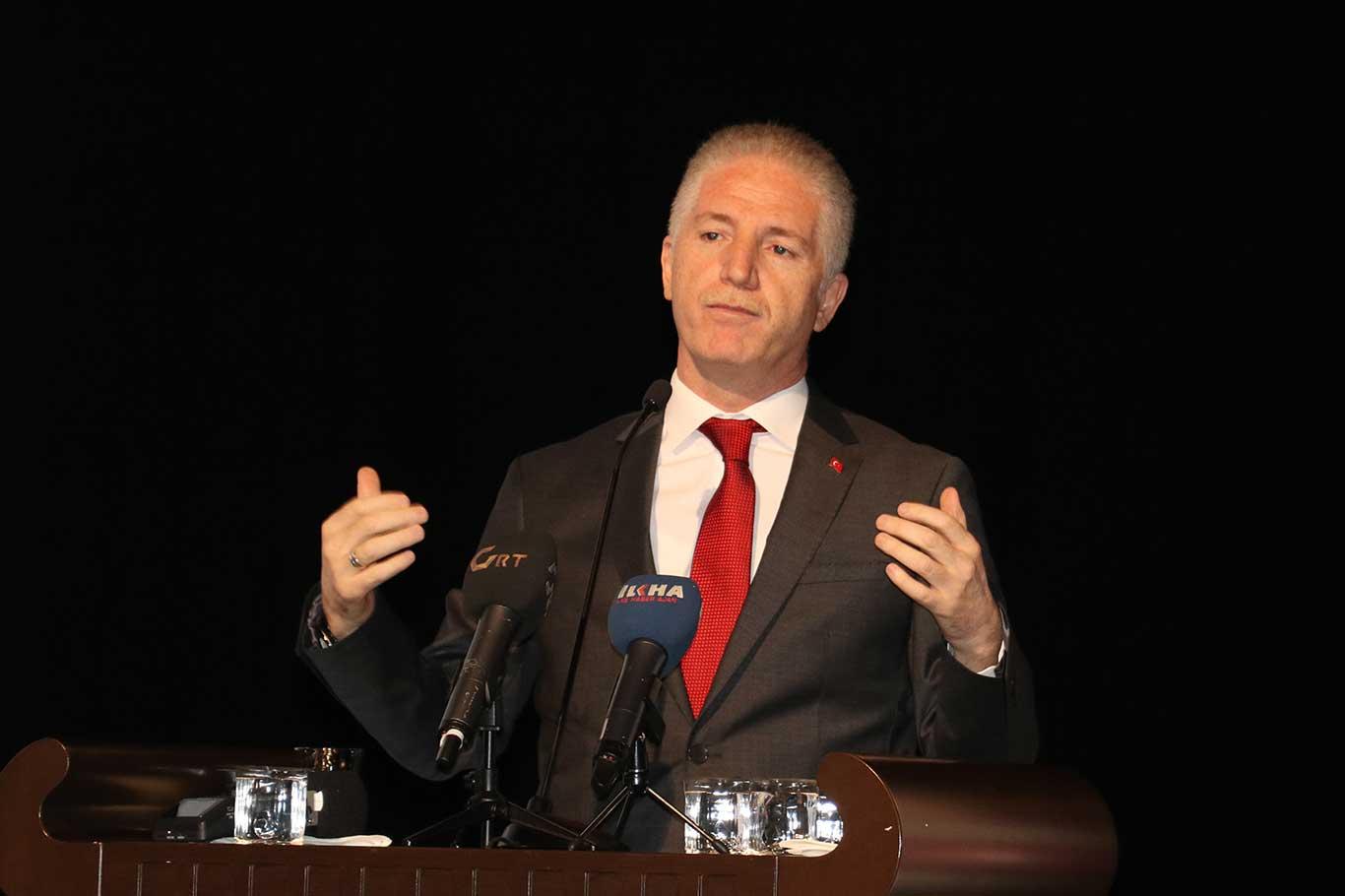 Vali Gül: Göçmenlere elimizi uzatırken birileri yanı başımızda devletçik derdinde Vali Gül: Göçmenlere elimizi uzatırken birileri yanı başımızda devletçik derdinde